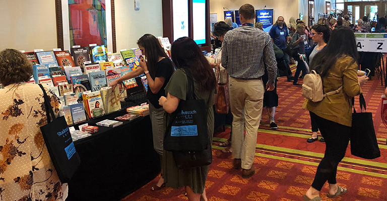 Hero Speaker-people shopping