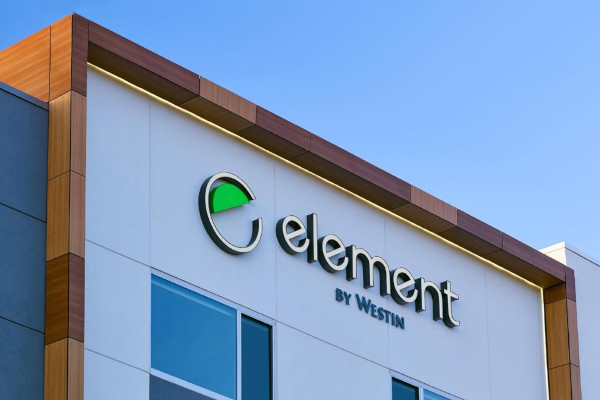 Element Hampton Peninsula Town Center exterior
